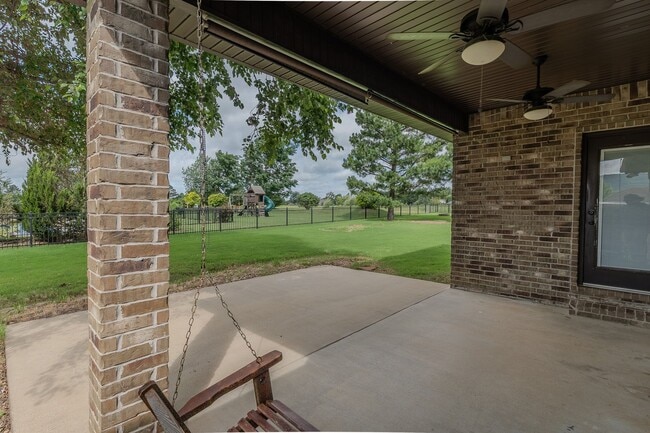 Building Photo - 4 BR Farmington Home!