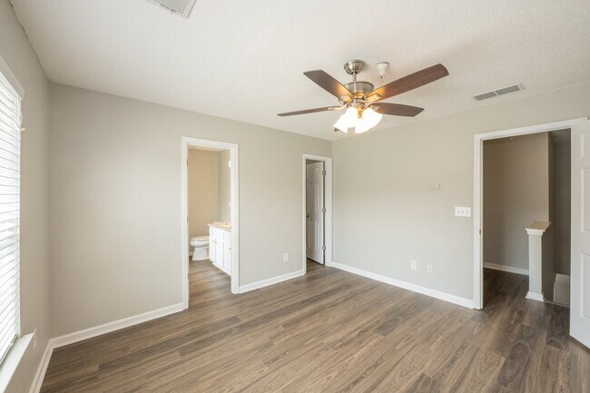 Building Photo - "Charming 3-Bed Home with 2.5 Baths close ...
