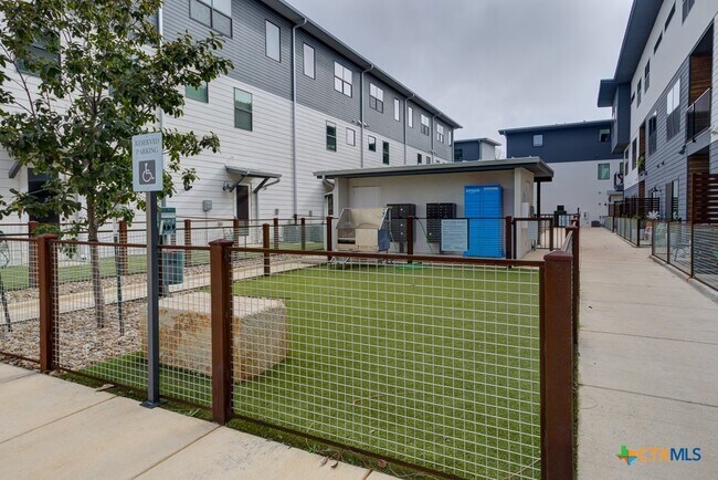 Building Photo - 1208 N Academy Ave