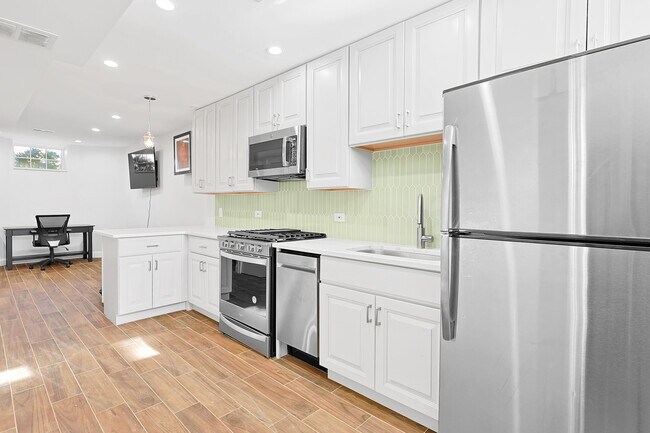 Building Photo - 3033 W Diversey Ave