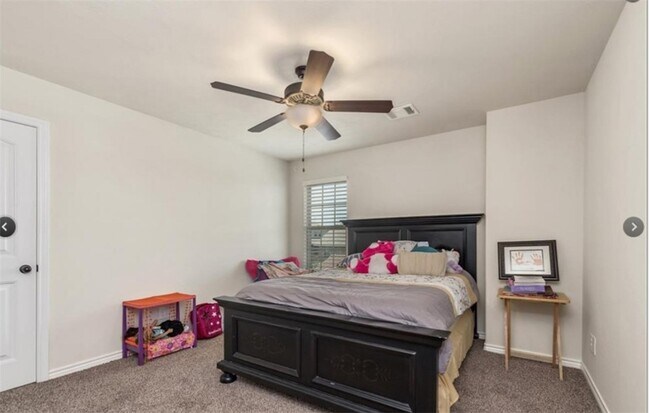 Building Photo - 915 Emerald Dove Ave