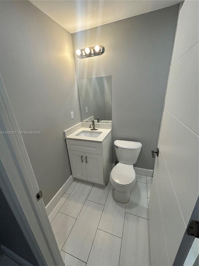 Building Photo - 1724 NW 1st Pl