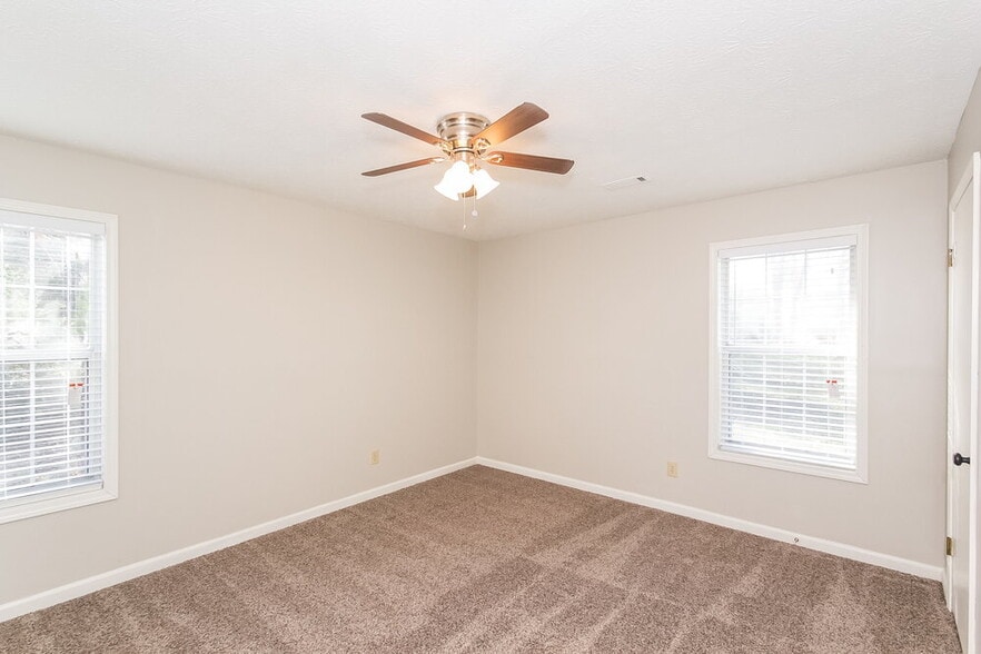 Building Photo - 470 Rosehill Dr
