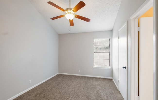 Building Photo - 5806 Rue Royale