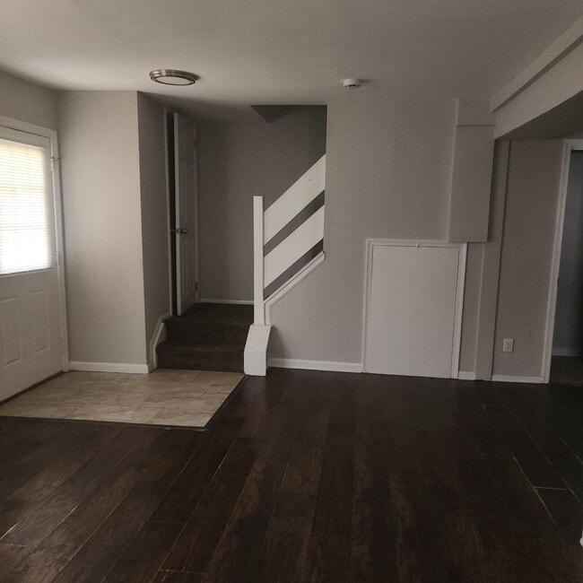 Primary Photo - Spacious 3 bedroom house in Lehigh Manor