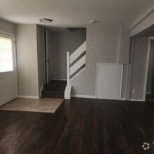 Building Photo - Spacious 3 bedroom house in Lehigh Manor