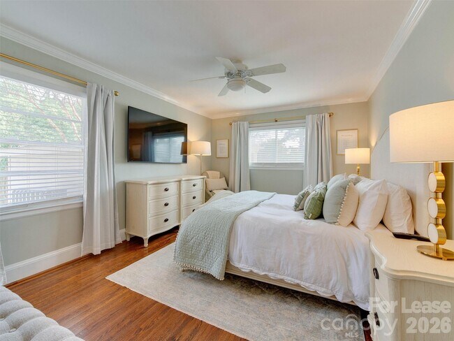 Building Photo - 3221 Sunset Dr