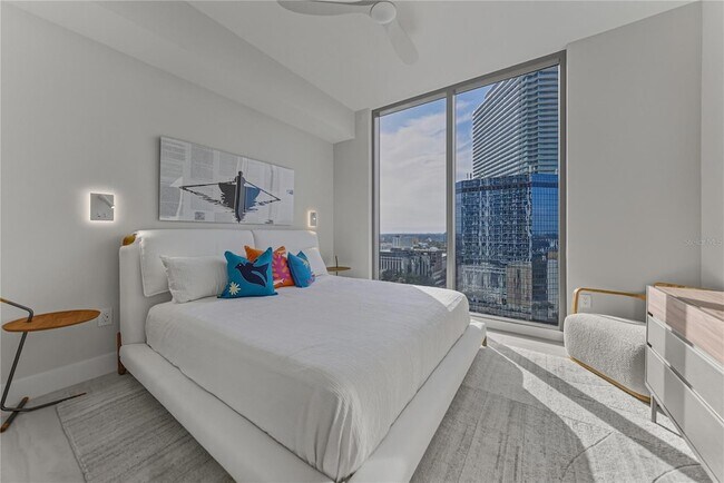 Building Photo - 275 1st Ave S