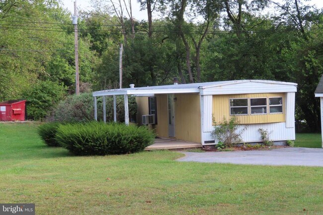 Building Photo - 14169 Buchanan Trail W