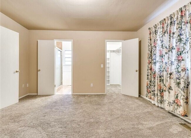 Building Photo - Spacious 4-Bedroom / 3-Bathroom Home in a Prime NW OKC Location!
