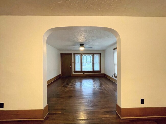 Building Photo - 3 Bed 1 Bath Home