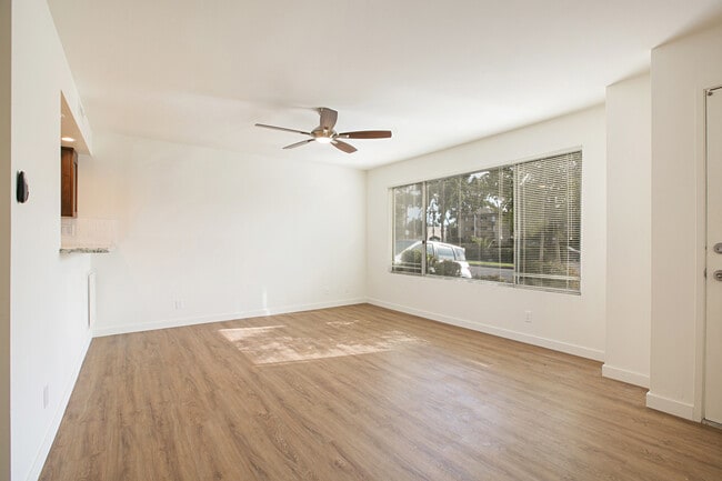 Building Photo - REMODELED 2BD/1BA BEAUTIFUL CROWN POINT CONDO! ONLY $3,595/MO