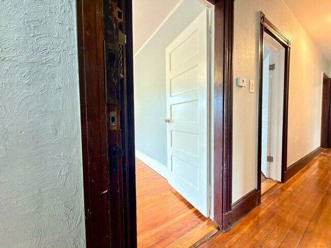 Building Photo - 18 Harold Park