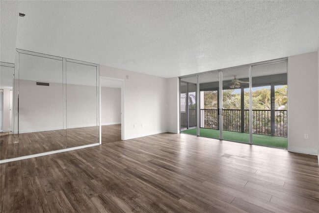 Building Photo - 3940 Inverrary Blvd