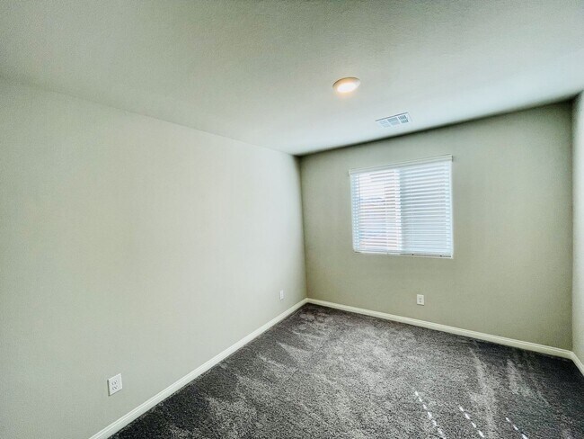 Building Photo - 4 Bd, 3 Bth, Newer Home, Granite Countertops and Entertainer’s Dream!