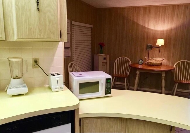 Building Photo - 4067 White Pine Dr