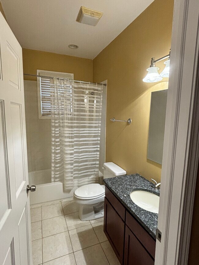 Building Photo - 1650 Linden St