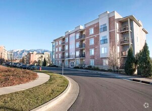 Building Photo - Wonderful Sandy Condo Near Hale Center The...