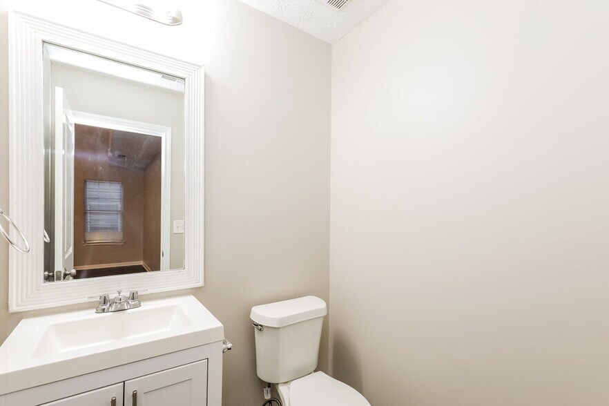 Building Photo - 2620 Virginia Cove