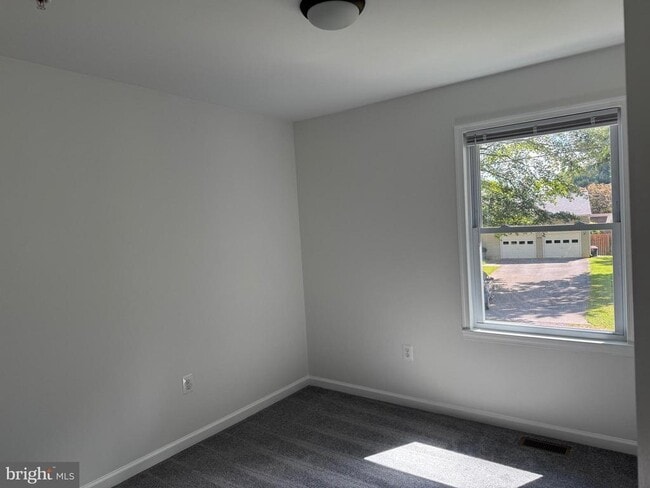 Building Photo - 845 Whispering Pine Cir