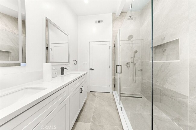 Building Photo - 13010 Hartland St