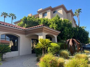 Building Photo - Luxurious 2 Bd 2 Ba Condo in Biltmore!