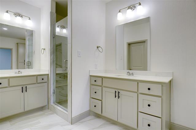 Building Photo - 219 Community Dr