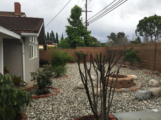 Building Photo - Single Story 3 Bedroom 2.5 Bath Home,