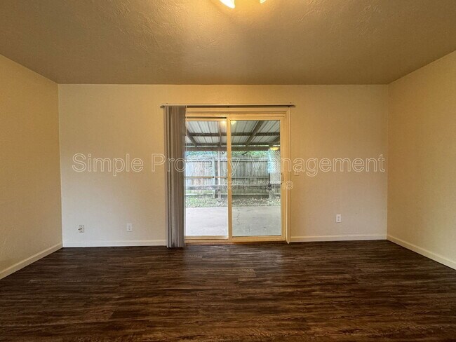 Building Photo - 1400 Brookdale Dr