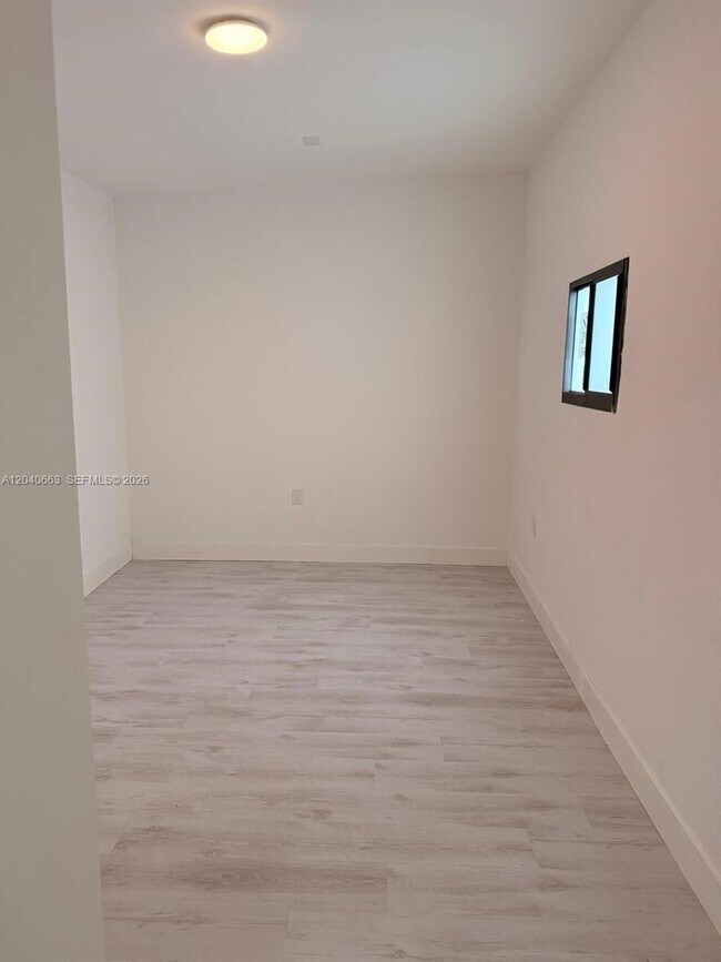 Building Photo - 860 NW 171st St
