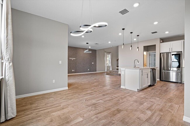 Building Photo - 10437 SW Captiva Dr