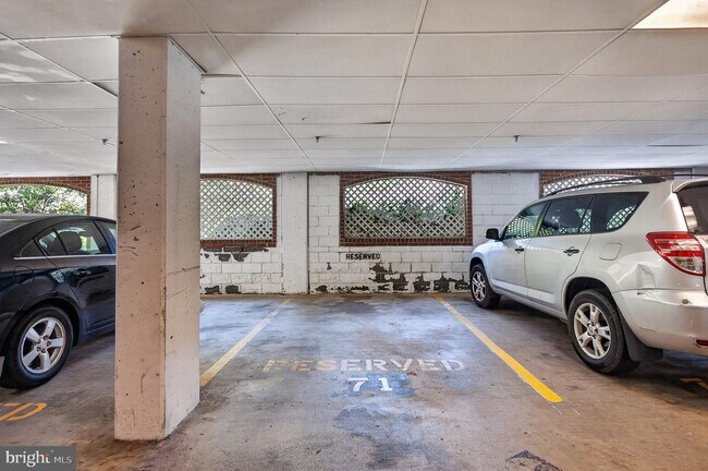 Building Photo - 1504 Lincoln Way