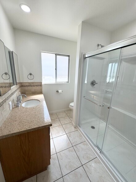 Building Photo - 1324 E Madison Ave