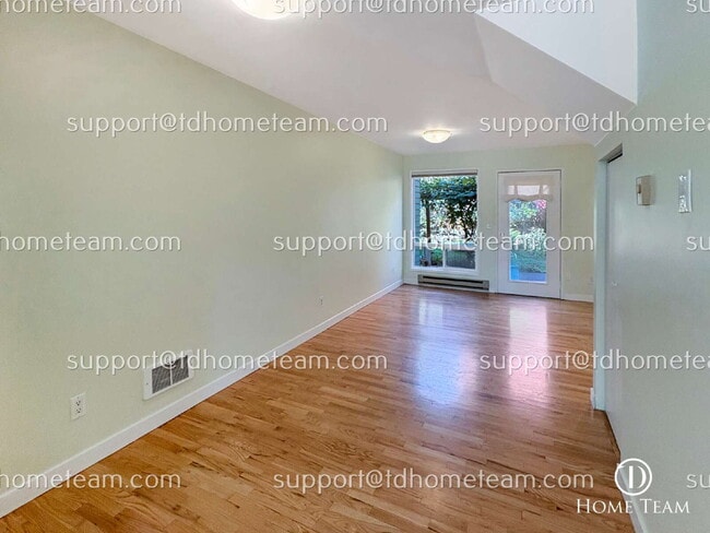 Building Photo - "Charming 2-Bed Townhouse with Gleaming Hardwood Floors in Vibrant Seattle Neighborhood"