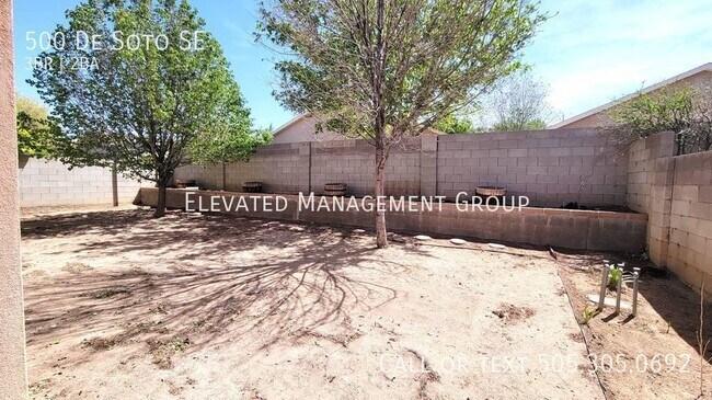 Building Photo - Beautiful Unit Ready for Immediate Move-In...