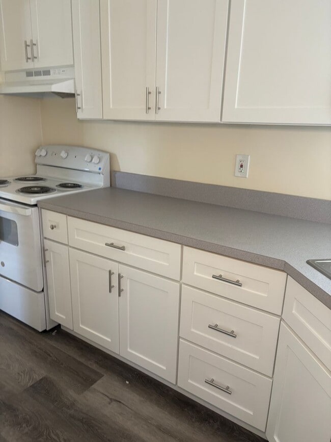Building Photo - Totally Remodeled Deltona Beauty - CALL SH...
