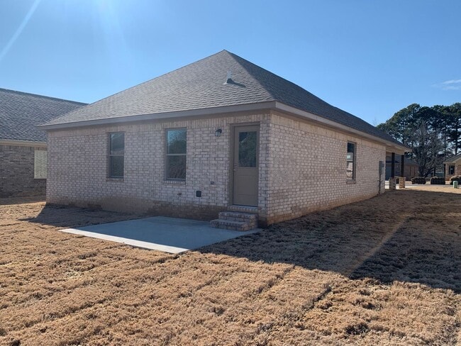 Building Photo - 260 Wolf Den Dr