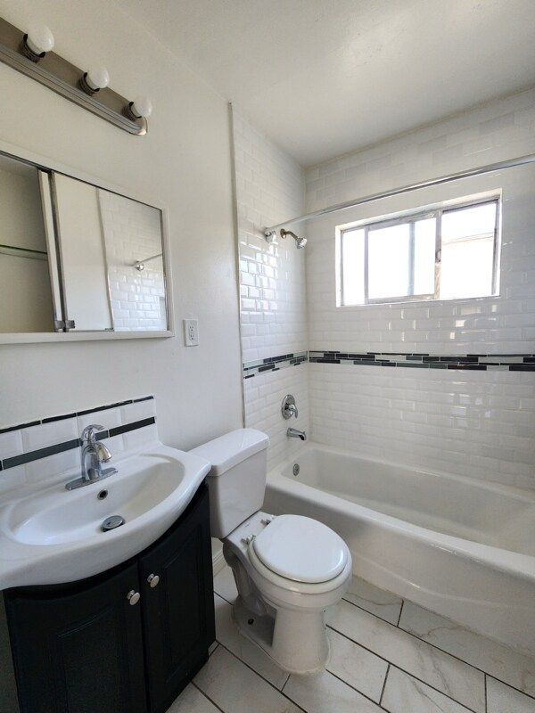 Building Photo - 18546 Clark St