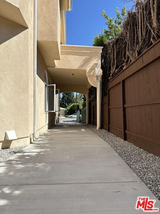 Building Photo - 623 Palisades Ave