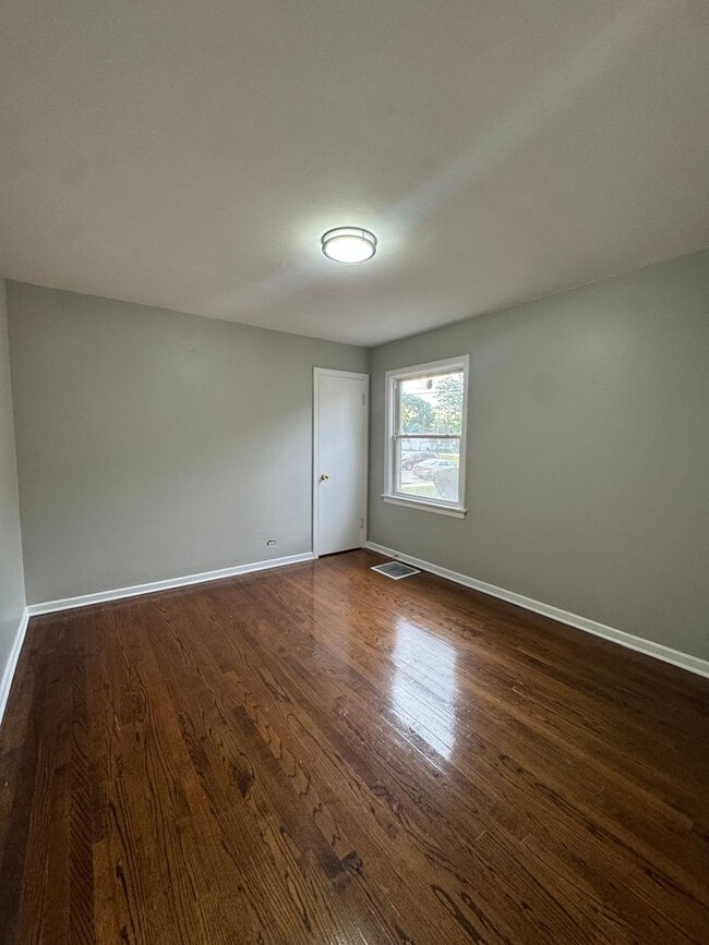 Building Photo - 4 Bedroom 2 Bathroom House in Dolton ! A M...
