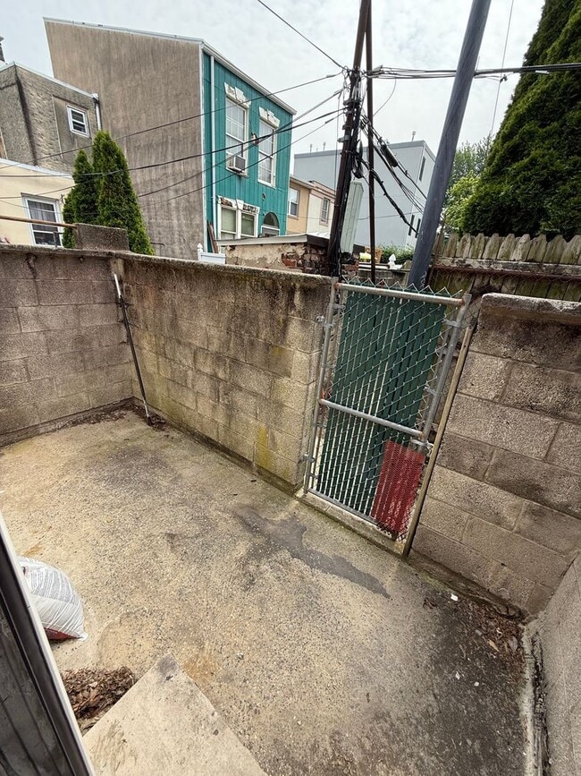Building Photo - Beautiful 2BR home in Port Richmond