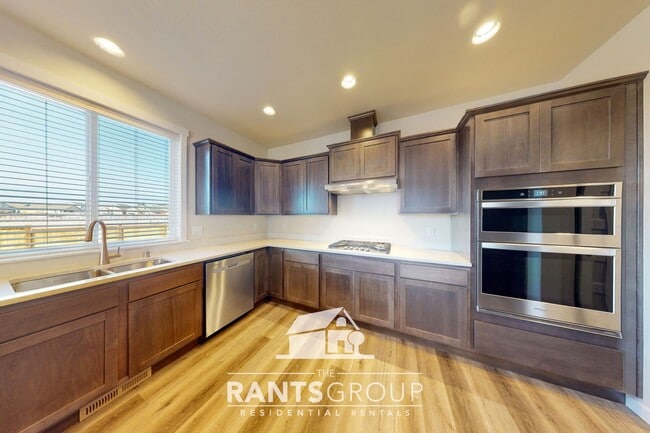 Building Photo - Beautiful Steilacoom Ridge Home! Easy freeway access!