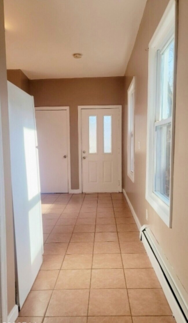 Building Photo - 563 Madison Ave