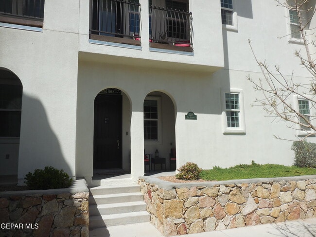 Building Photo - 328 Vin Raliuga Ct