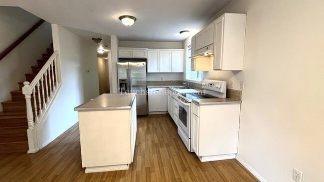 Building Photo - Bright, Spacious 3BR Home Near MAX – A/C, ...