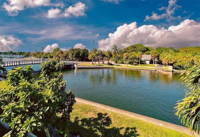 Building Photo - 3889 Pompano Dr SE