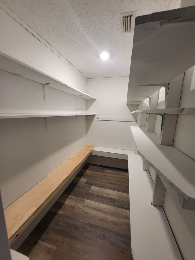 Building Photo - Fully Renovated 3 Bed / 2.5 Bath – 1,878 Sq Ft – 1/3 Acre -- Silver Springs Shores