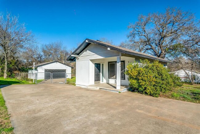 Building Photo - 309 N Dubellette St