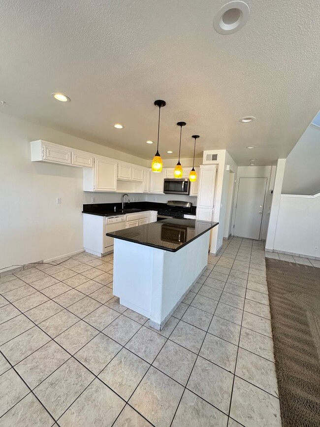 Building Photo - West Palmdale Townhouse