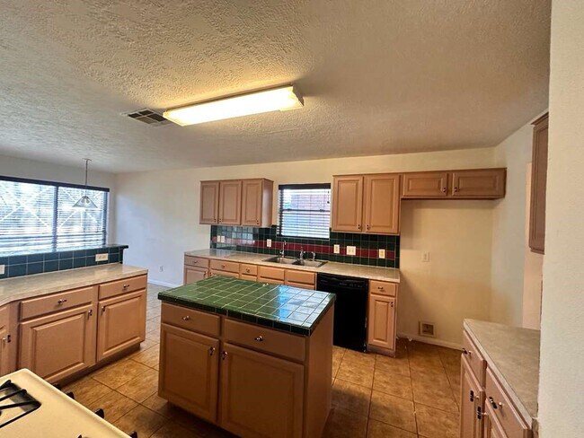 Building Photo - 2203 Nashua Dr